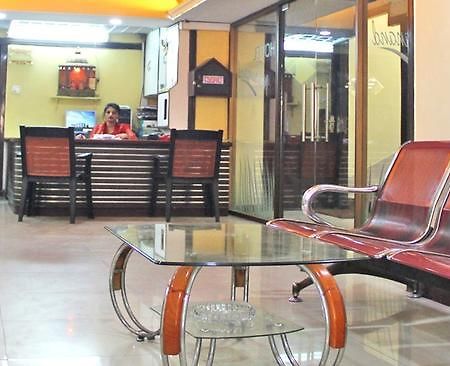 Neeranand Dalhousie- A Pure Vegetarian Hotel コルカタ エクステリア 写真