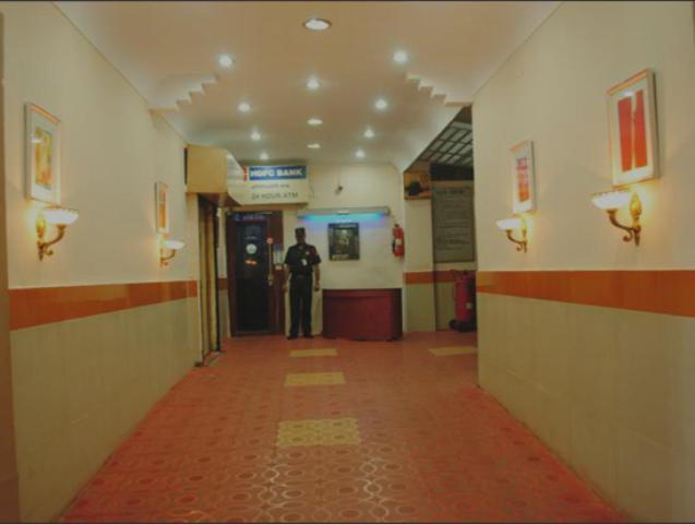 Neeranand Dalhousie- A Pure Vegetarian Hotel コルカタ エクステリア 写真