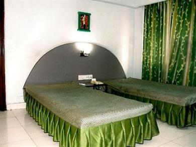 Neeranand Dalhousie- A Pure Vegetarian Hotel コルカタ エクステリア 写真