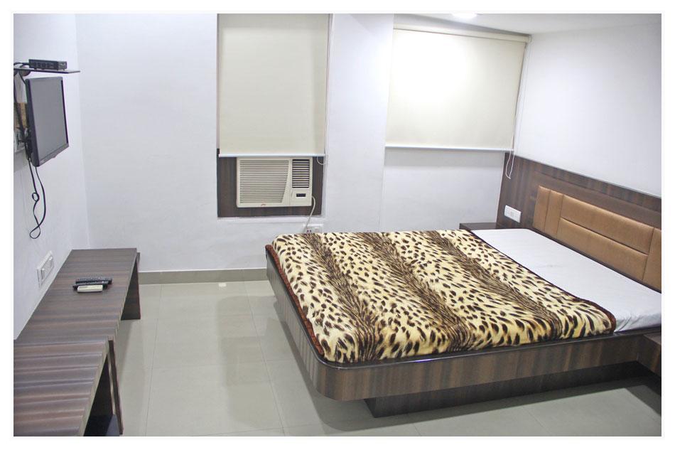 Neeranand Dalhousie- A Pure Vegetarian Hotel コルカタ エクステリア 写真