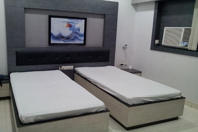 Neeranand Dalhousie- A Pure Vegetarian Hotel コルカタ エクステリア 写真