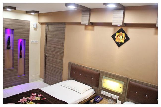 Neeranand Dalhousie- A Pure Vegetarian Hotel コルカタ エクステリア 写真