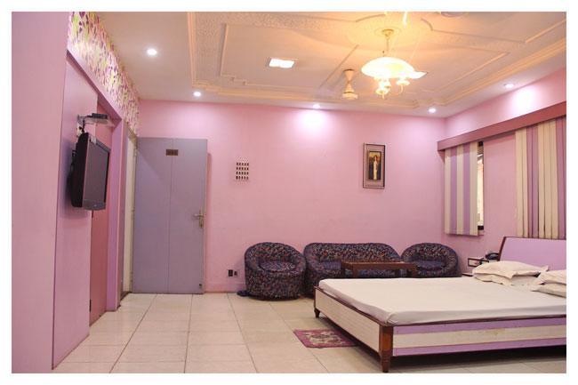 Neeranand Dalhousie- A Pure Vegetarian Hotel コルカタ エクステリア 写真