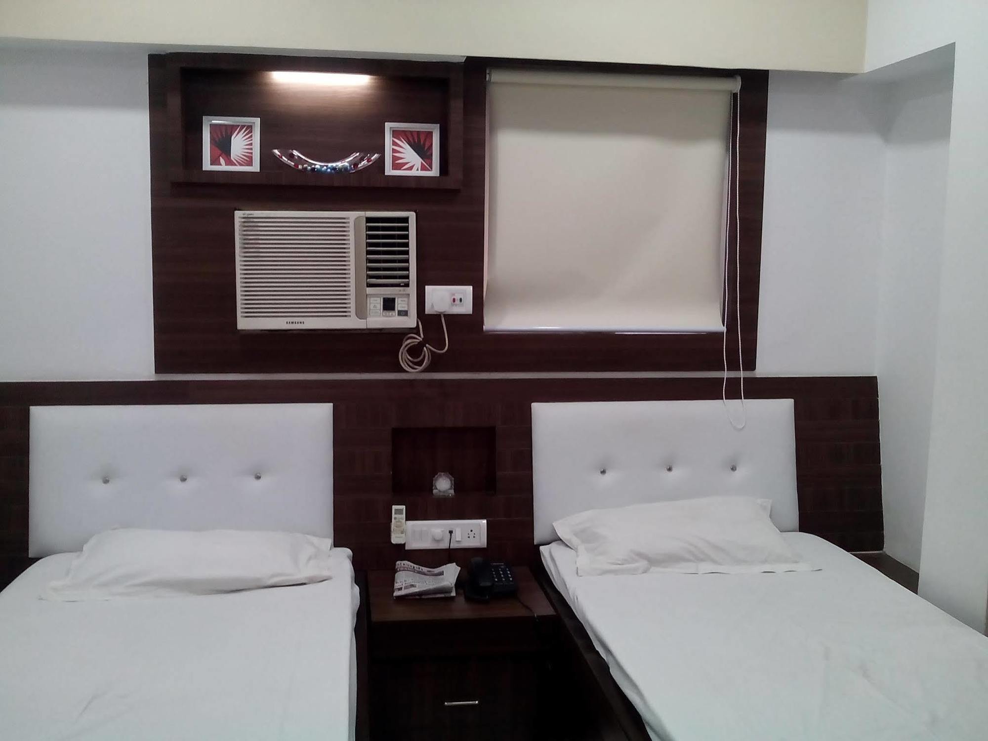 Neeranand Dalhousie- A Pure Vegetarian Hotel コルカタ エクステリア 写真